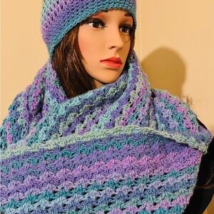 Beautiful Stunning Cowl Extra Long and Hat Set  Perfect for Chilly Day